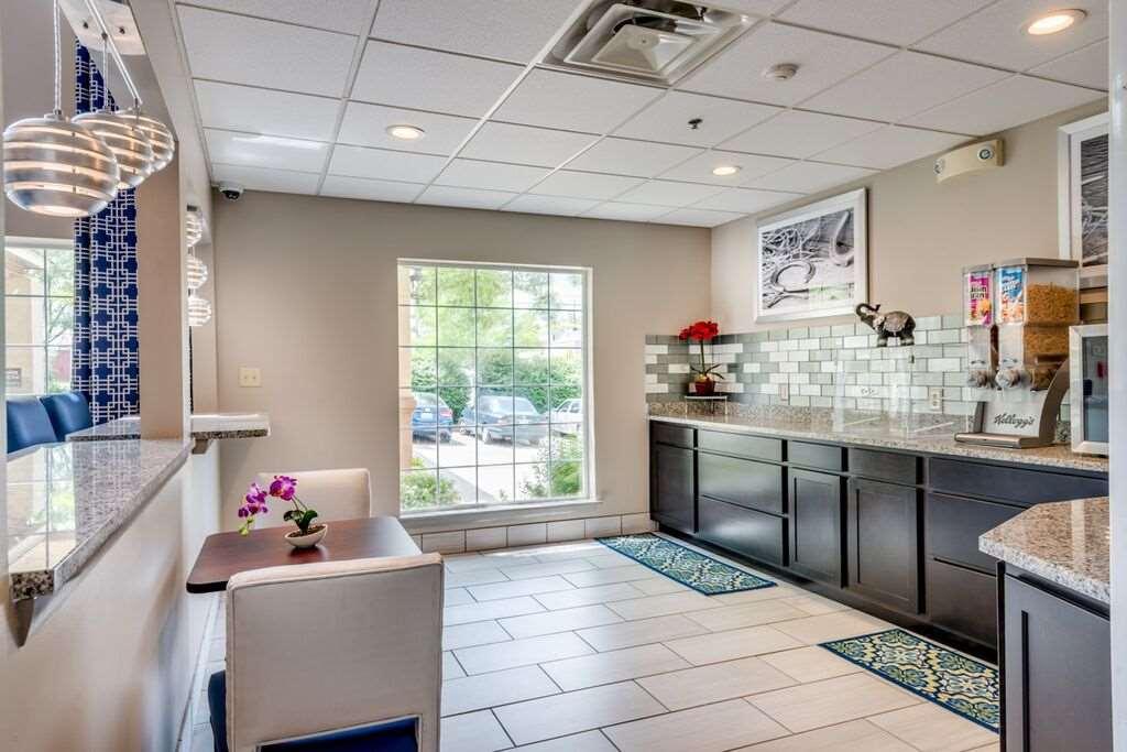 Guesthouse Inn & Suites Lexington Esterno foto
