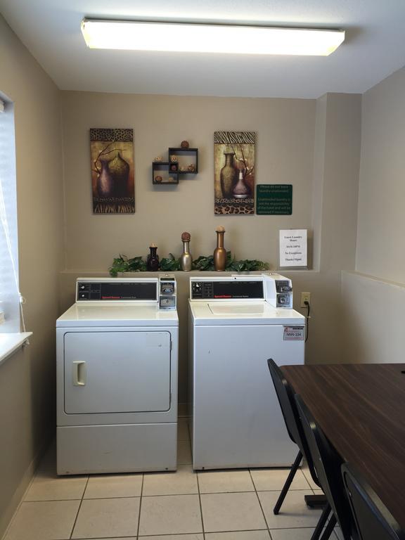 Guesthouse Inn & Suites Lexington Esterno foto