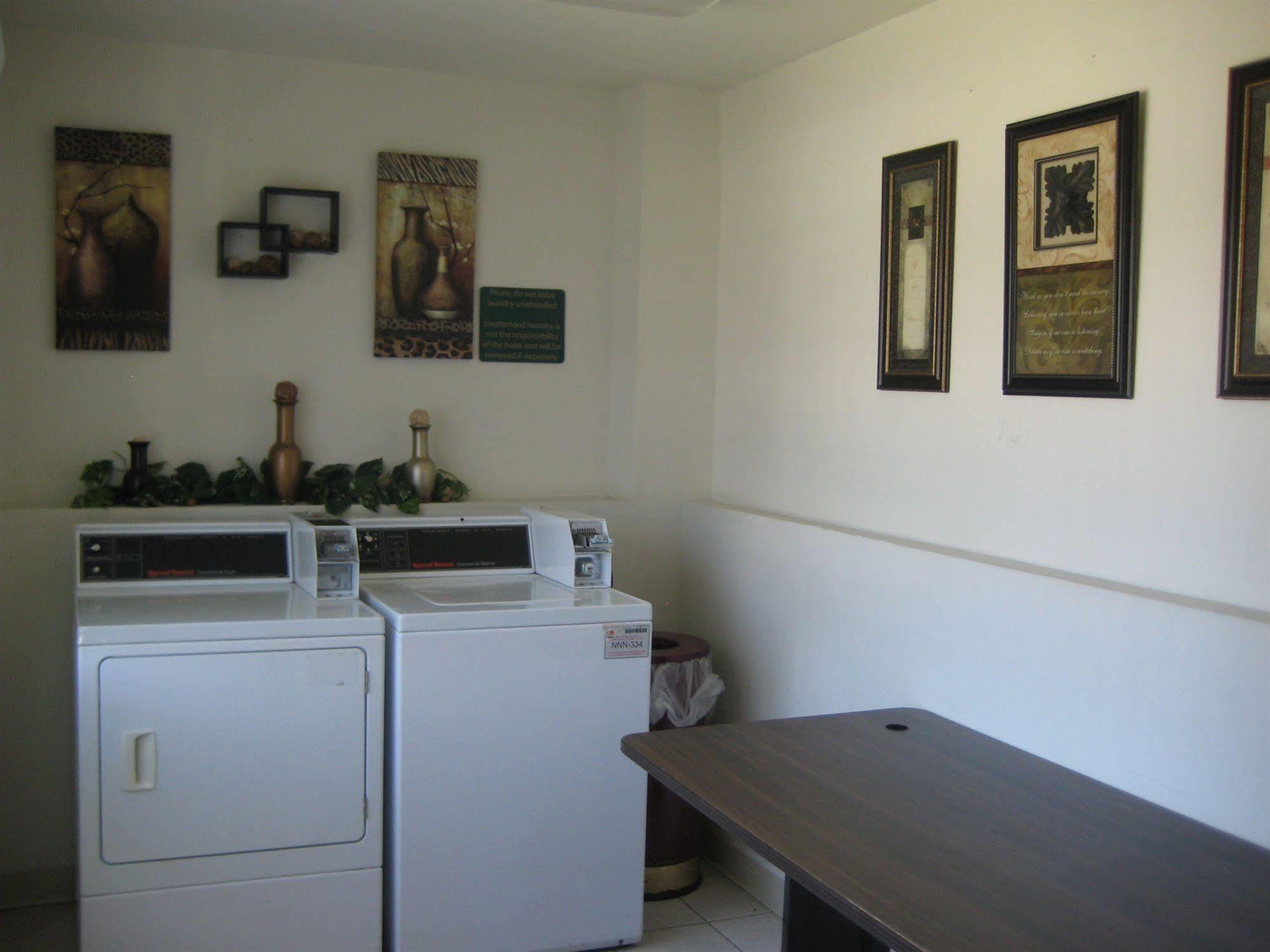 Guesthouse Inn & Suites Lexington Esterno foto