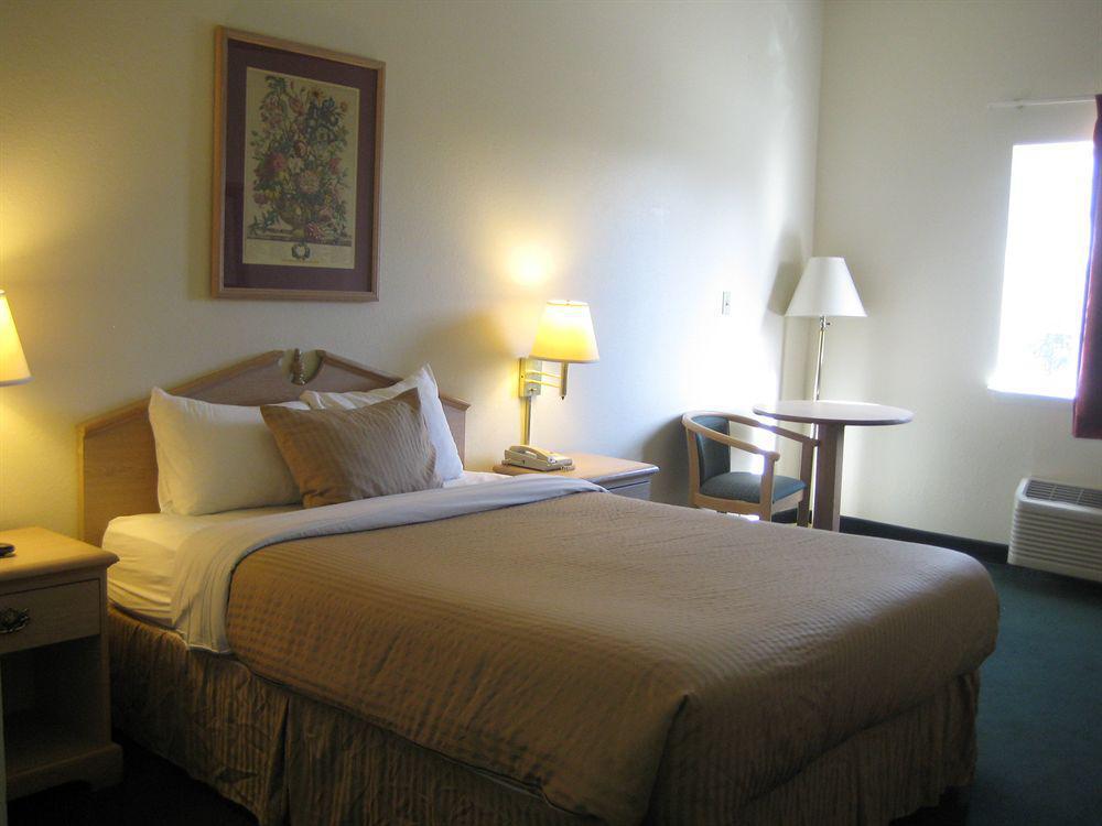 Guesthouse Inn & Suites Lexington Esterno foto